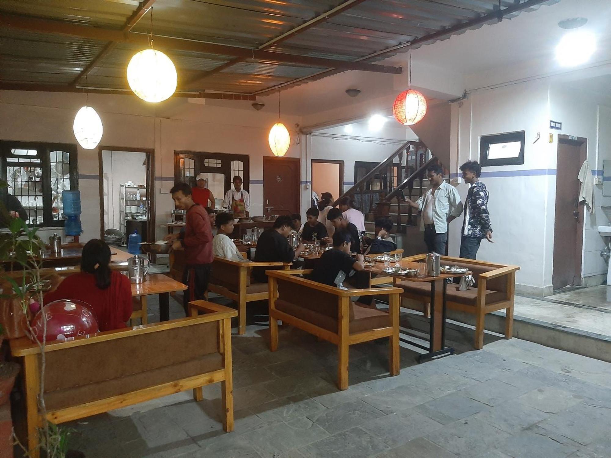 Hotel Lake N Yeti Pokhara Kültér fotó